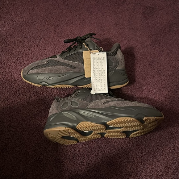 Yeezy Boost 700 “2019” - Picture 2 of 10